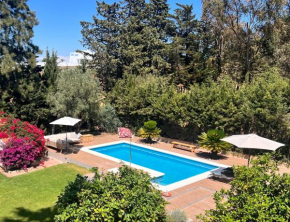Arriba stijlvol appartement met zwembad en tuin